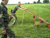 Из чего состоит газонокосилка