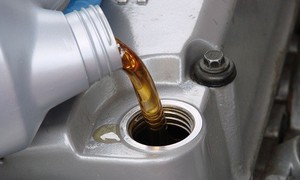 Советы по выбору масла для пилы