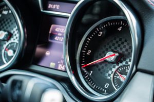 Для чего устанавливается тахометр в автомобиль